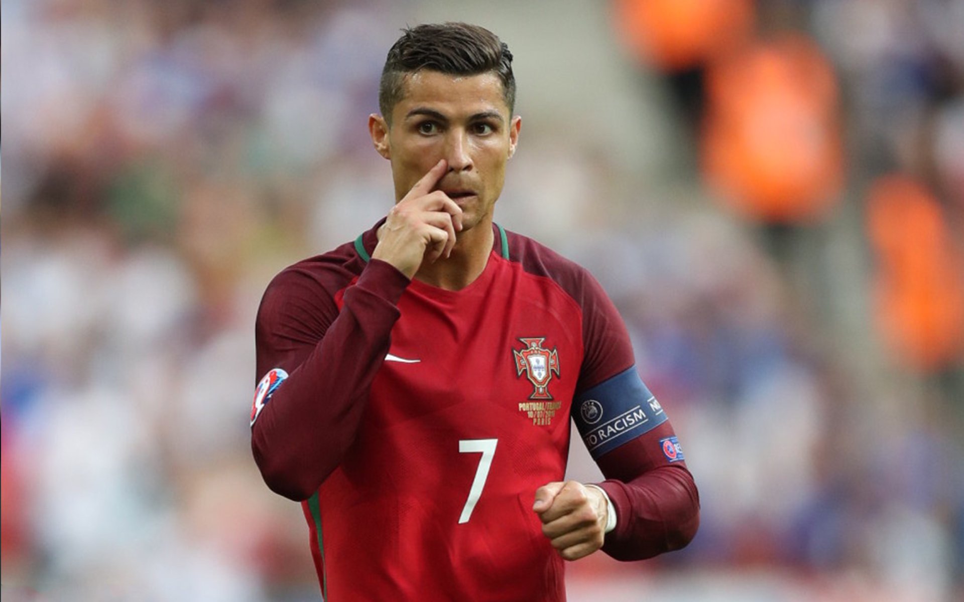 永恒的瞬间：定格在记忆中的足球画面